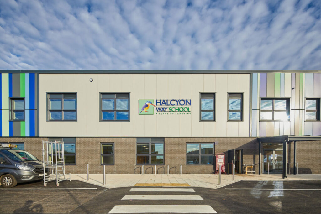 Halycon-Way-9026-e1639390384142